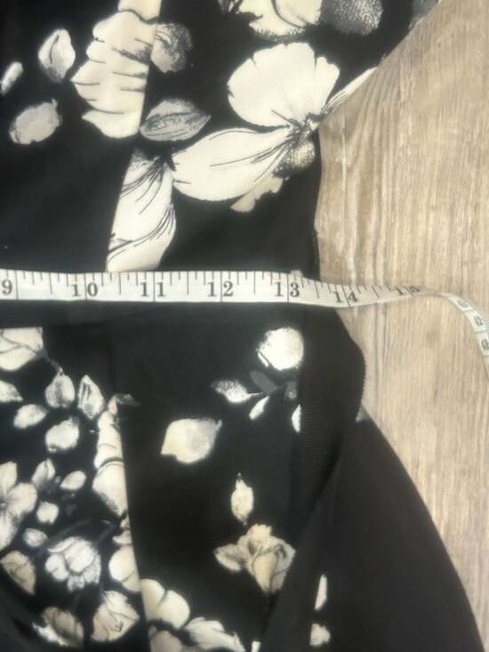 White House Black Market Floral Cap Sleeve Fit and Flare Dress Size 2 - Picture 6 of 9